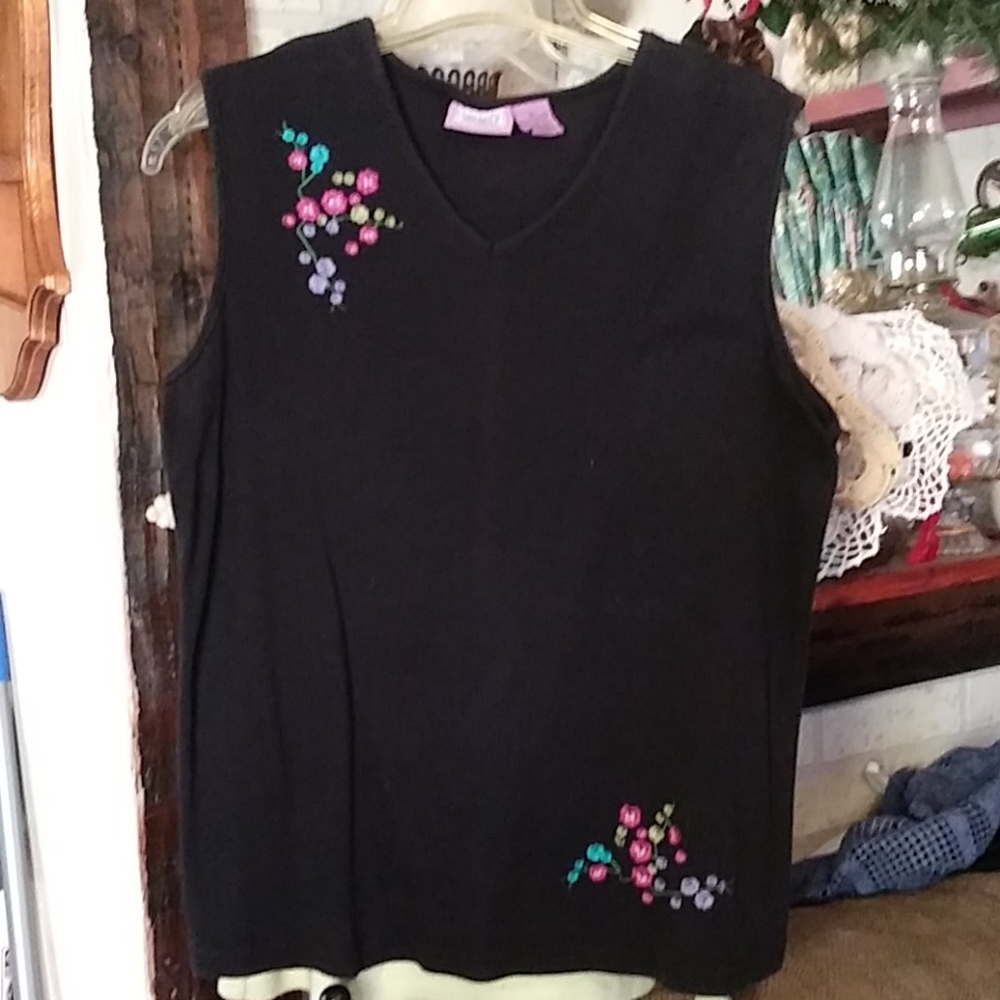 XL black with floral embroidery Tank Top